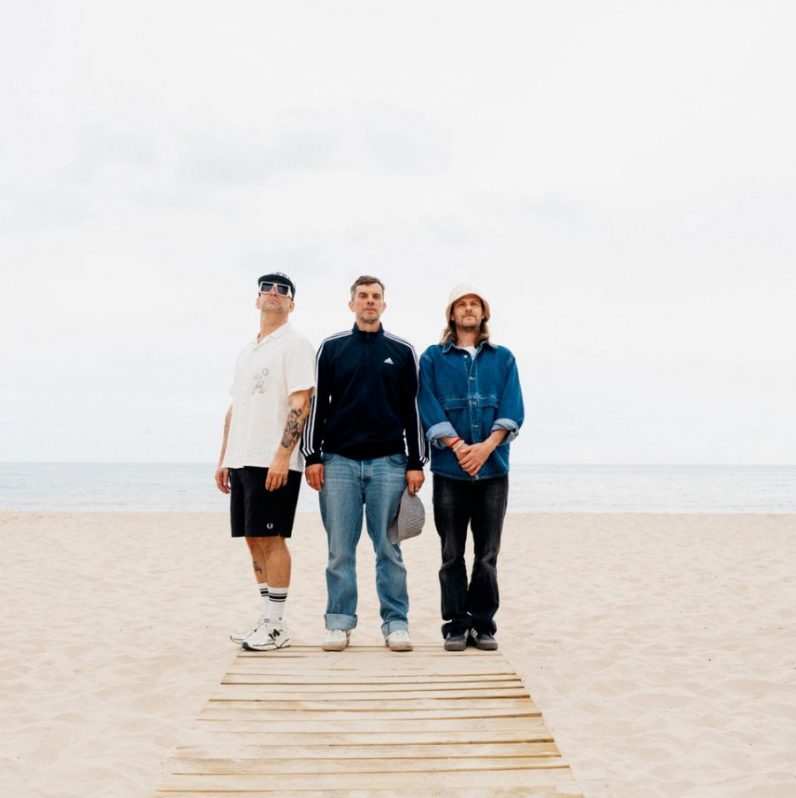 „Applaus, Applaus“ für 30 Jahre: Sportfreunde Stiller live beim Tollwood 2026 in München