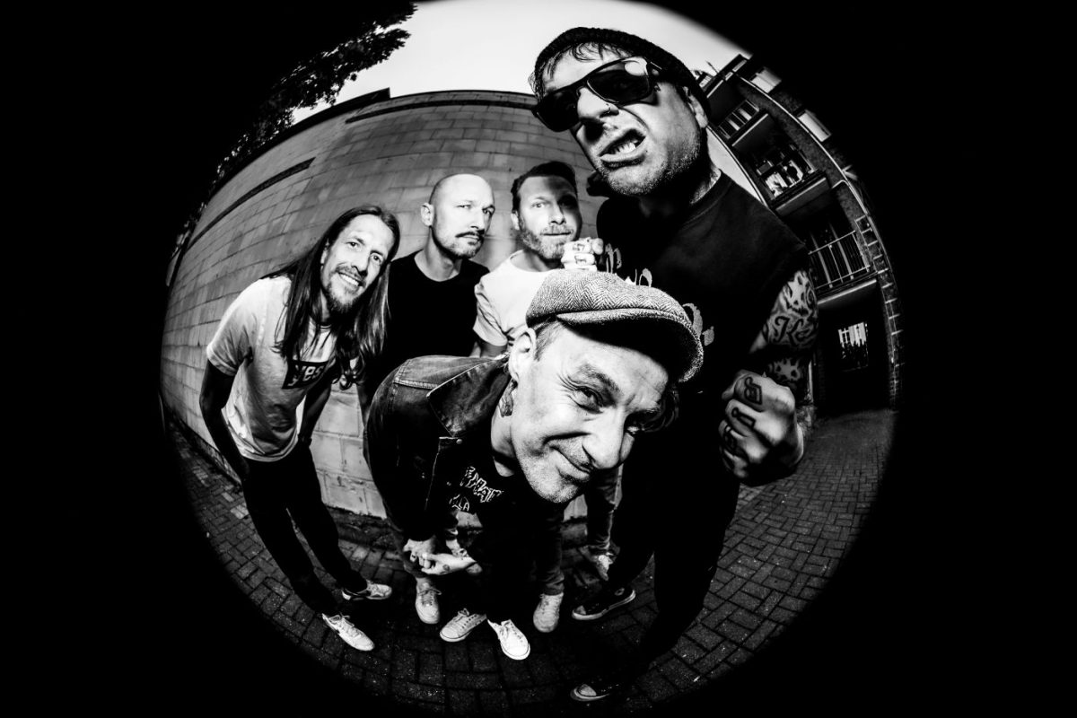 Donots als Vorband Die Toten Hosen München auf einem Schwarz-Weiß-Pressefoto